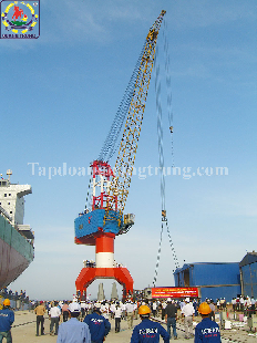 CẨU CHÂN ĐẾ 120 TẤN